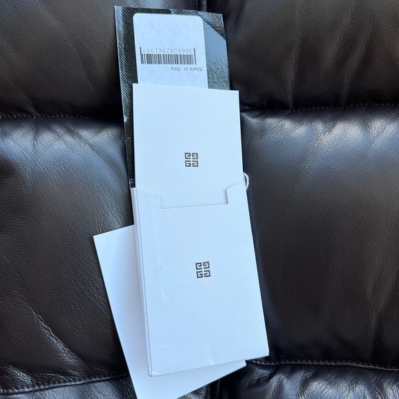 Givenchy Puffer Jucket - Picture 6 of 10